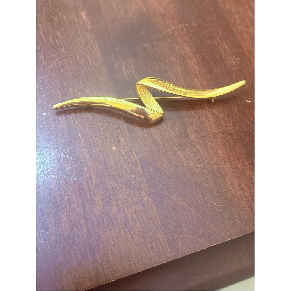 Modernist Gold Tone Abstract Ribbon Brooch Pin Vintage Sculptural